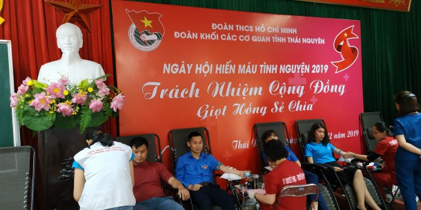 Chi đoàn Trường Chính trị tỉnh tham gia hiến máu tình nguyện năm 2019