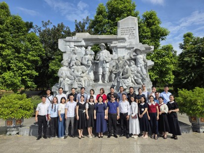 Chi bộ lớp Trung cấp lý luận chính trị K57, hệ tập trung tổ chức sinh hoạt chuyên đề “Học tập và làm theo tư tưởng, đạo đức, phong cách Hồ Chí Minh”