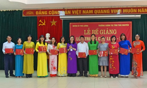 Bế giảng lớp Trung cấp lý luận chính trị - hành chính hệ không tập trung khoá 8 (2019-2020) tại Đảng bộ huyện Phú Lương