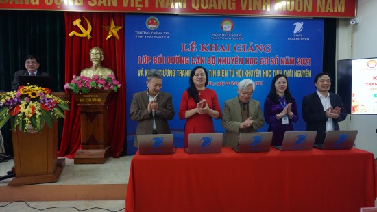 Khai giảng Lớp Bồi dưỡng cán bộ khuyến học cơ sở năm 2021 và Khai trương Trang thông tin điện tử Hội Khuyến học tỉnh Thái Nguyên