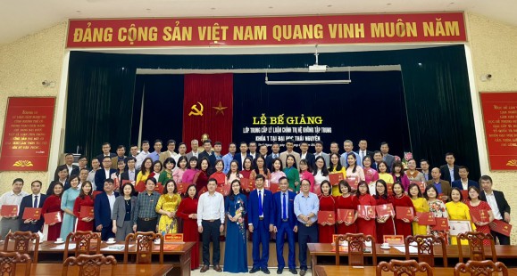 Bế giảng lớp Trung cấp lý luận chính trị hệ tập trung khóa 1 Đại học Thái Nguyên