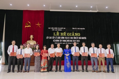 Bế giảng Lớp Cao cấp lý luận chính trị hệ không tập trung K72.B06 tỉnh Thái Nguyên (khóa học 2021-2023)