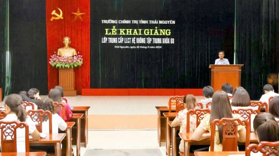 Khai giảng lớp Trung cấp Lý luận chính trị hệ không tập trung khóa 68  tại Trường Chính trị