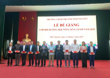 Lớp Bồi dưỡng cán bộ Hội Nông dân cơ sở năm 2025