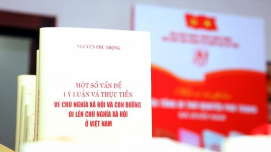 Bổ sung, phát triển lý luận của Đảng về chủ nghĩa xã hội và con đường đi lên chủ nghĩa xã hội ở Việt Nam