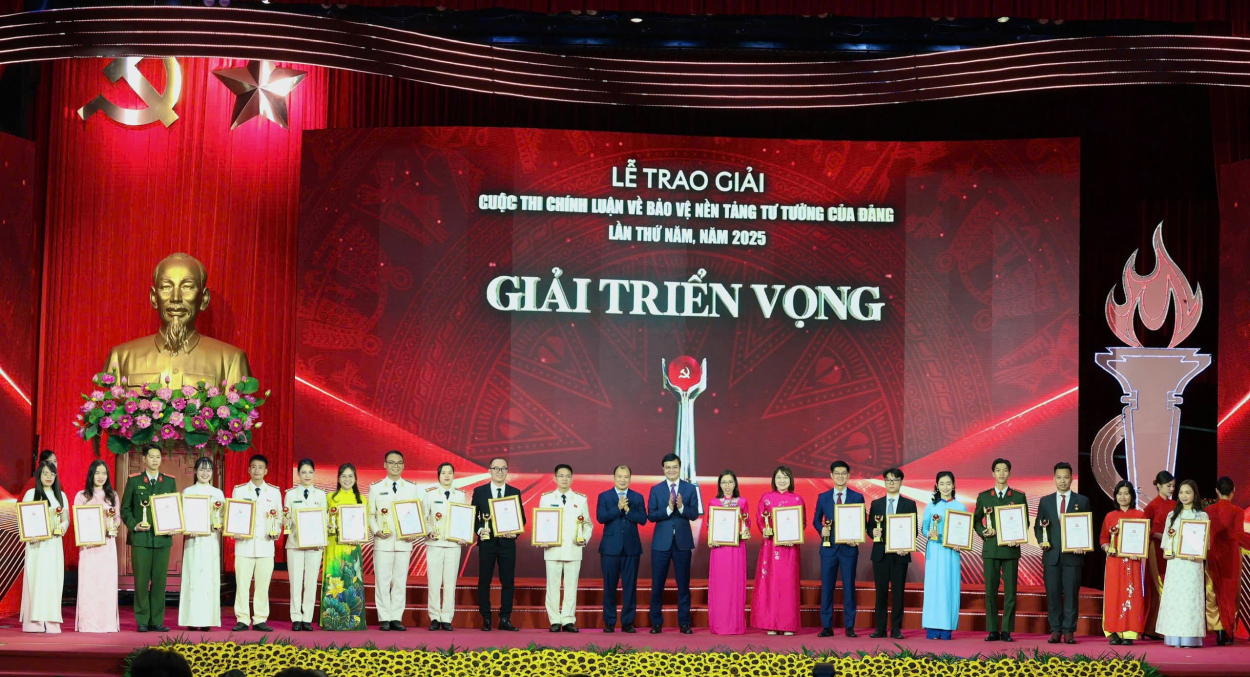 Giaỉ triển vọng