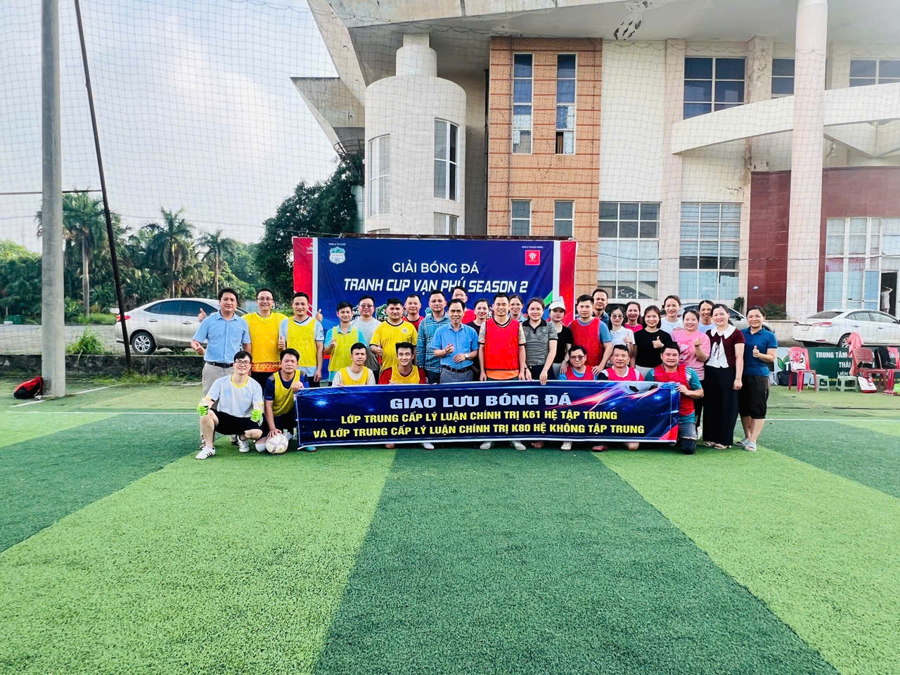 Giao hữu bóng đá