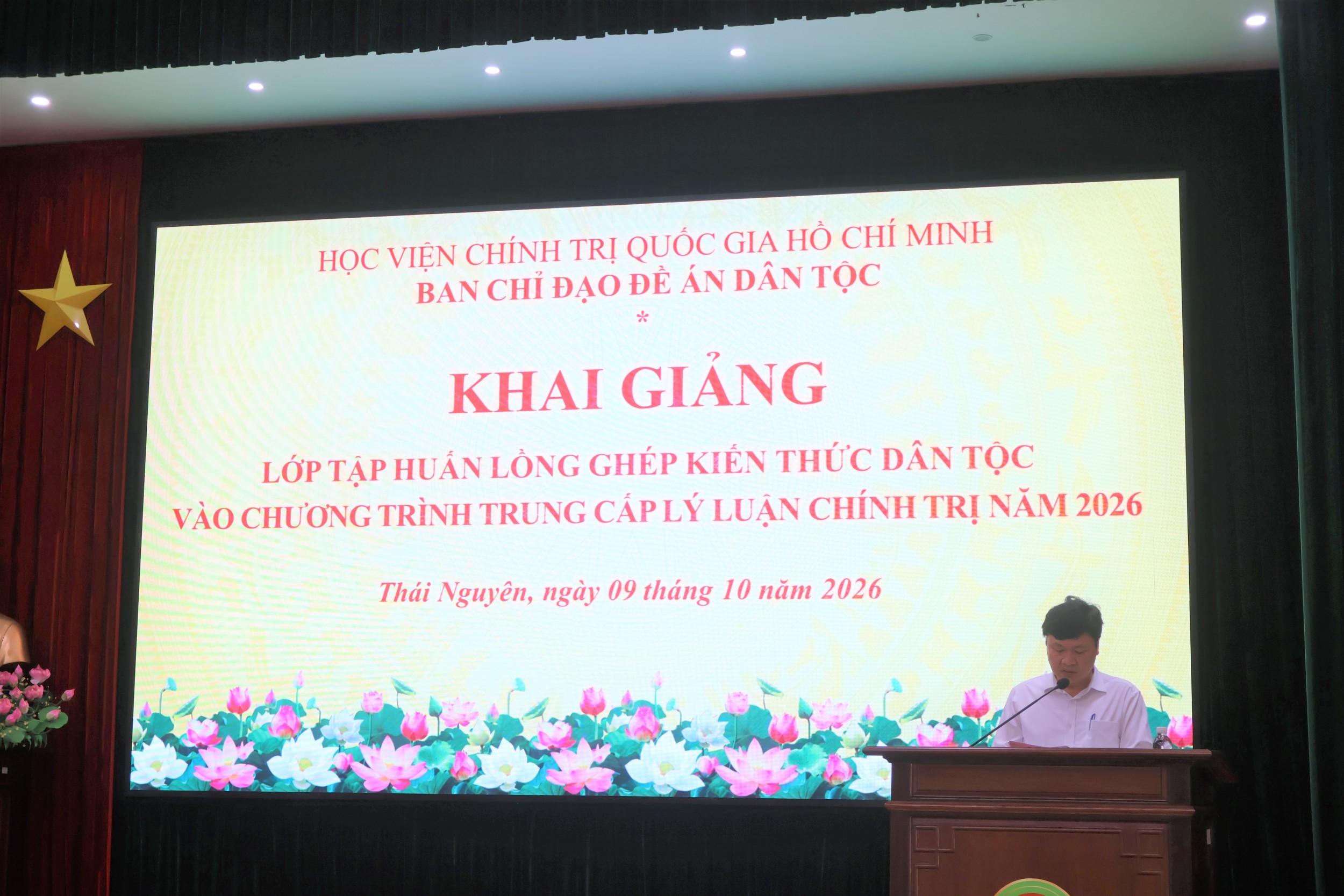 PGS TS Phạm Việt Đức UVBCH Đảng bộ tỉnh Hiệu trưởng TCT phát biểu