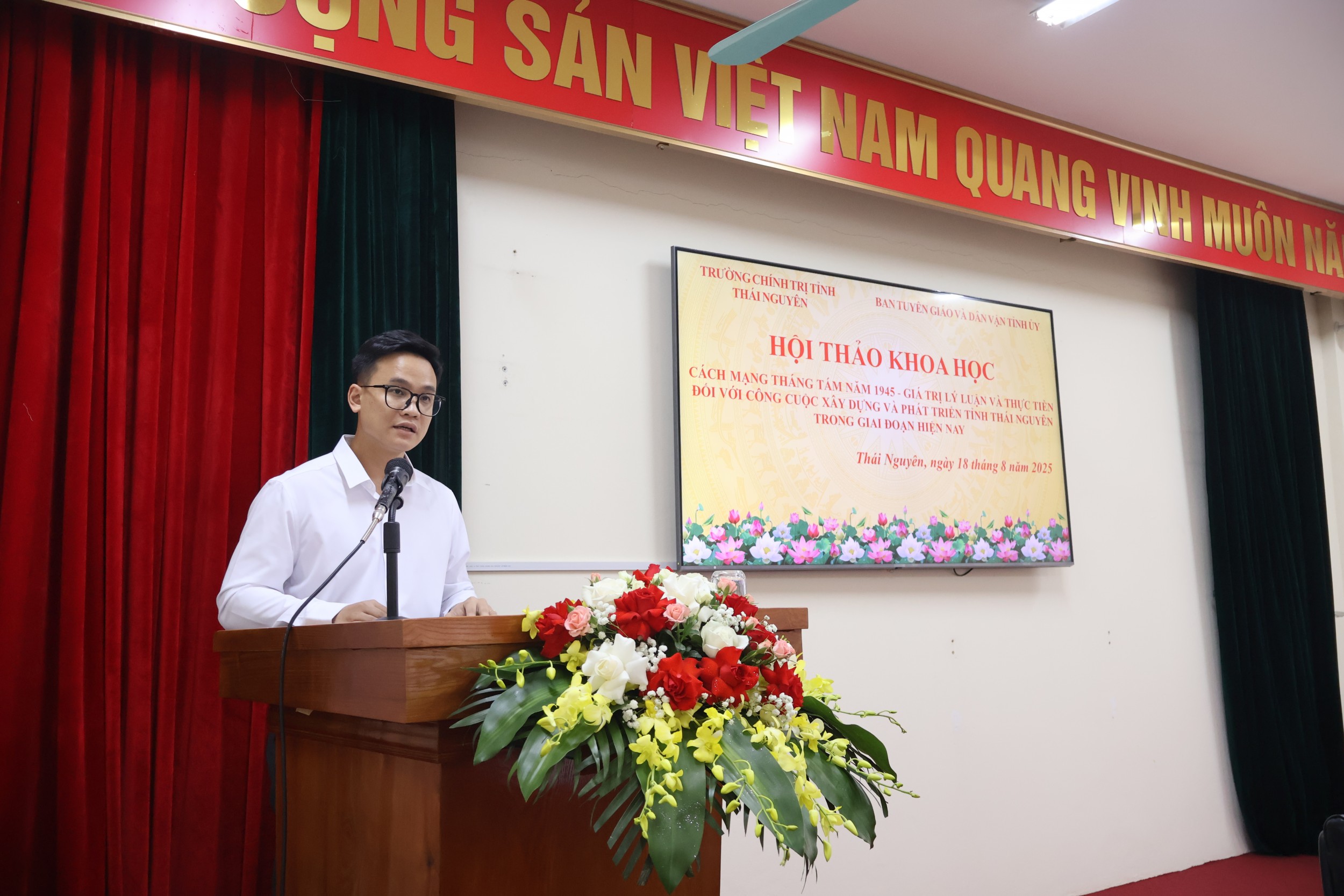 Đại biểu Tỉnh đoàn Thái Nguyên trình bày tham luận