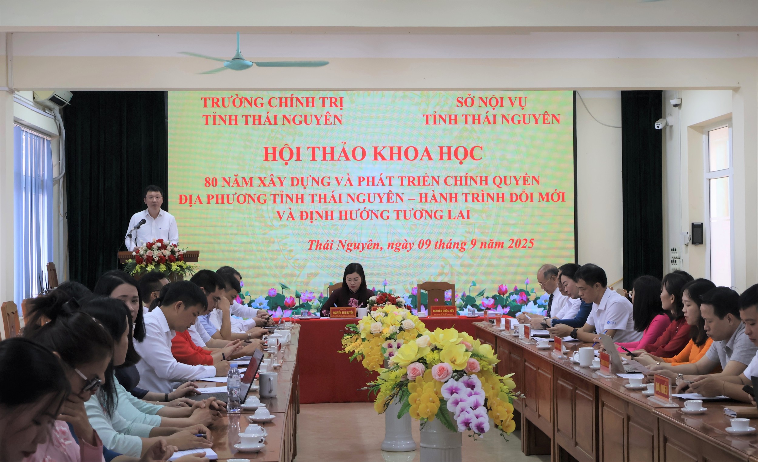 Đồng chí Nguyễn Quốc Hữu, Tỉnh ủy viên, Giám đốc Sở Nội vụ Thái Nguyên phát biểu đề dẫn Hội thảo